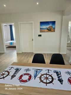 3 bedroom apartment - walk to the beach - 1