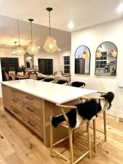 Charming Victoria Character Home-Pet Friendly - 7