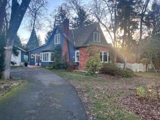 Charming Victoria Character Home-Pet Friendly - 5