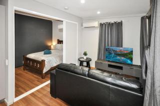 Supersized Studio Inexpensive 1x1 - 9