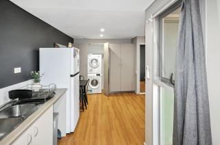 Supersized Studio Inexpensive 1x1 - 5