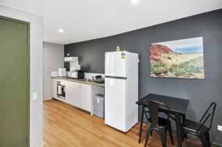 Supersized Studio Inexpensive 1x1 - 4