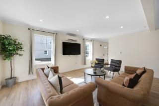 Elegant 2 Story Bloomfield 3 Kings 2 Queens - 1