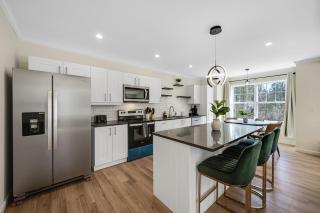 Elegant 2 Story Bloomfield 3 Kings 2 Queens - 8