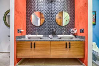 Oceanview Terrace, Pool, BBQ and Designer Touches - 4