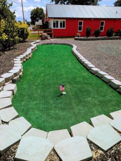 Downtown Hagerman Hot Springs Getaway - 9