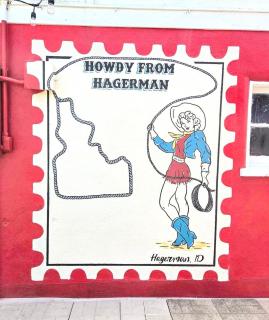 Downtown Hagerman Hot Springs Getaway - 1