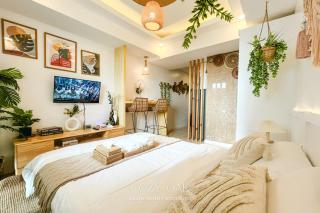 Boho-Inspired Studio for Couples with Huge Balcony - 2