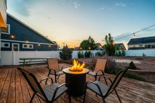 Spacious Family Getaway Near Downtown - 8