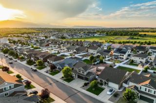 Spacious Family Getaway Near Downtown - 6