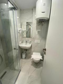 Hermes Petite Maison Hotel - 5