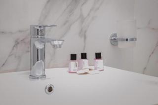 Hermes Petite Maison Hotel - 3