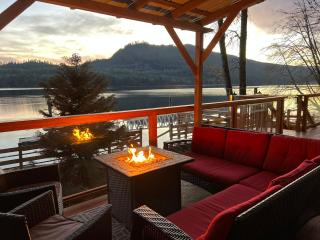 Mile 77 Cottages Lakefront 100yr old Railway Cottage - 2