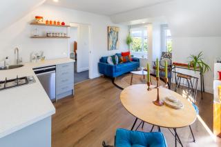 Chic Colourful Loft in the Heart of Merivale - 9