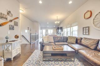 8 Mi to USAFA! Townhome with Game Room and Backyard - 4