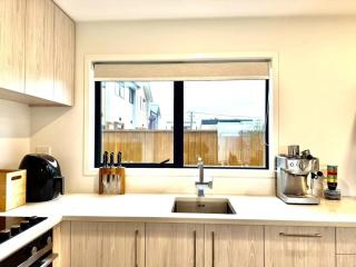 Twin Room in Garden City Christchurch - 9