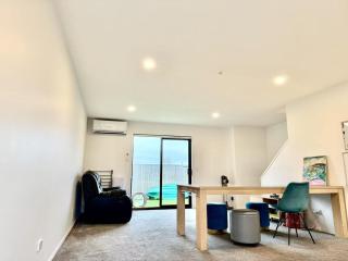 Twin Room in Garden City Christchurch - 8