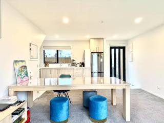 Twin Room in Garden City Christchurch - 6