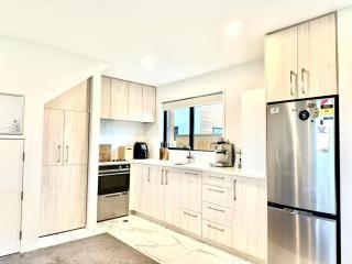 Twin Room in Garden City Christchurch - 3