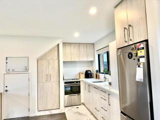 Twin Room in Garden City Christchurch - 1