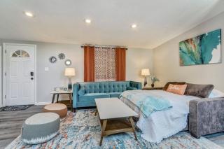 Walkable Downtown Stay with Fire Pit - 5