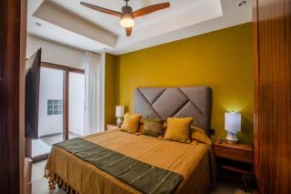 Huge Balcony with BBQ, Rooftop Pool and Ocean Views - 5