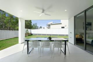 Gledswood Hills Home Near Camden & Campbelltown Golf Views - 0