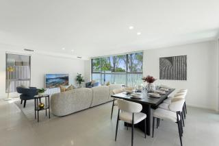 Gledswood Hills Home Near Camden & Campbelltown Golf Views - 8