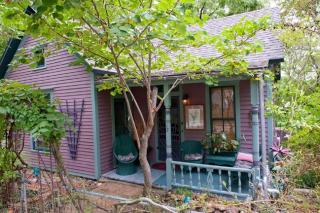 Beautifully Decorated Romantic Getaway in Eureka Springs, Arkansas - 2