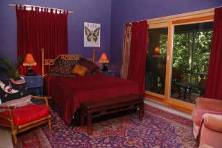 Beautifully Decorated Romantic Getaway in Eureka Springs, Arkansas - 1