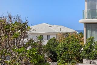 Stylish Apartment in Palm Beach x2 Parking - 4