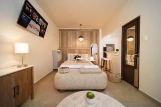 VillaMar Studios Unit 2 by beach & Airport NEW - 5