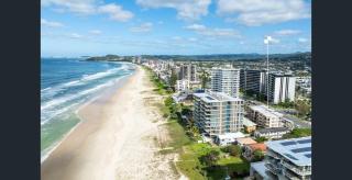 Stylish Apartment in Palm Beach x2 Parking - 0