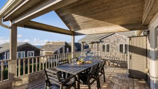 Beachside Retreat w Hot Tub Balcony Dining Blue-Ceiling Charm Sea Cured by AvantStay - 7