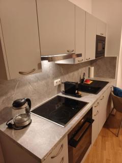 Luxury Central Apartment with Garden - 8