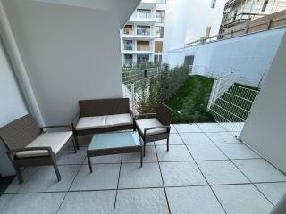 Luxury Central Apartment with Garden - 0