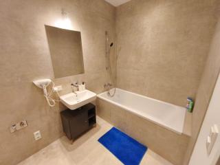 Luxury Central Apartment with Garden - 1