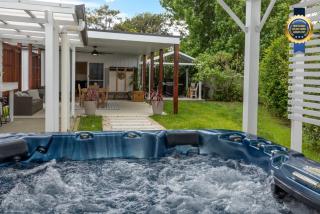 Callala Bay Gem - Jervis Bay - Pet Friendly Getaway with Spa - 0
