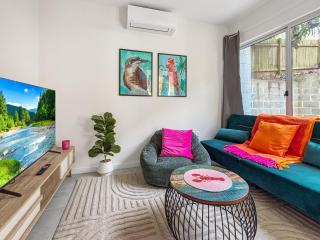 Tropical Vibes in North Manly AC and FREE Parking - 9