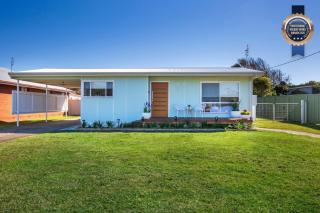 Periwinkle I Pet Friendly I 2 Mins Walk to Beach - 0