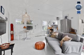 Adrift - Pet-friendly - 5 min Walk to Bay - Rustic Charm - 0