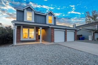 Modern 6BR Home in Briargate - 6