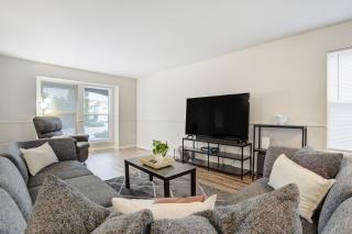 Modern 6BR Home in Briargate - 4