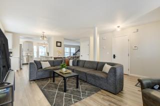 Modern 6BR Home in Briargate - 2