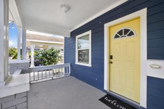 Stylish Home- Mins to St Josephs Hospital & DT - 9