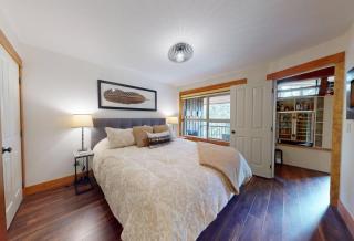 Fully Renovated Slopeside Penthouse Loft - 4