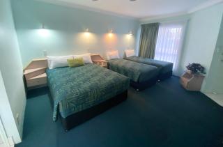 Runaway Bay Motor Inn - 6