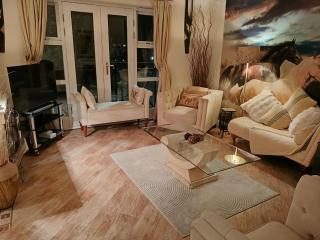 Canalside Chic Your London Escape Starts Here WIFI and Airport Transfers - 2