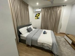 Modern Serene 7-Guest Townhome - 2