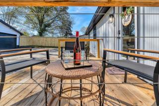 Stylish Getaway Near Knoxville, Airport & The Smokies - 1